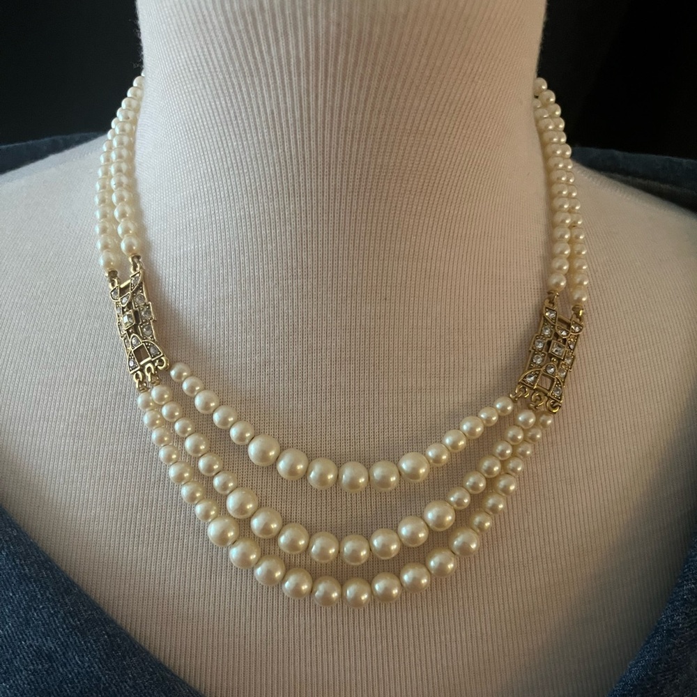Faux pearl necklace 1928 brand never worn excellent condition